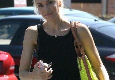 Gwen Stefani without Makeup Pictures: How she Looks Naturally?