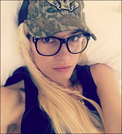 No makeup selfie of Gwen Stefani