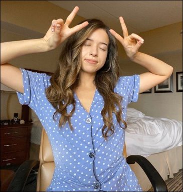 Streamer Pokimane No Makeup Latest Pictures: What is her Natural Look?