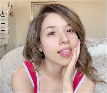 Streamer Pokimane No Makeup Latest Pictures: What is her Natural Look?