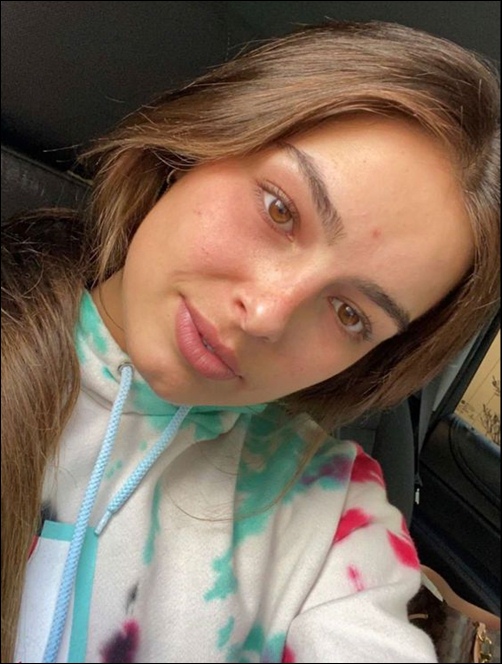 Addison Rae selfie with no makeup