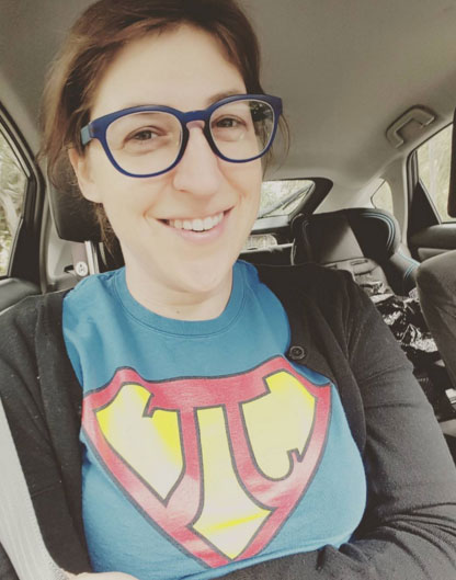 How Mayim Bialik looks without Cosmetic Use