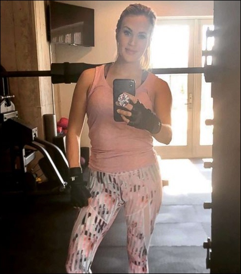 Carrie Underwood Workout Look