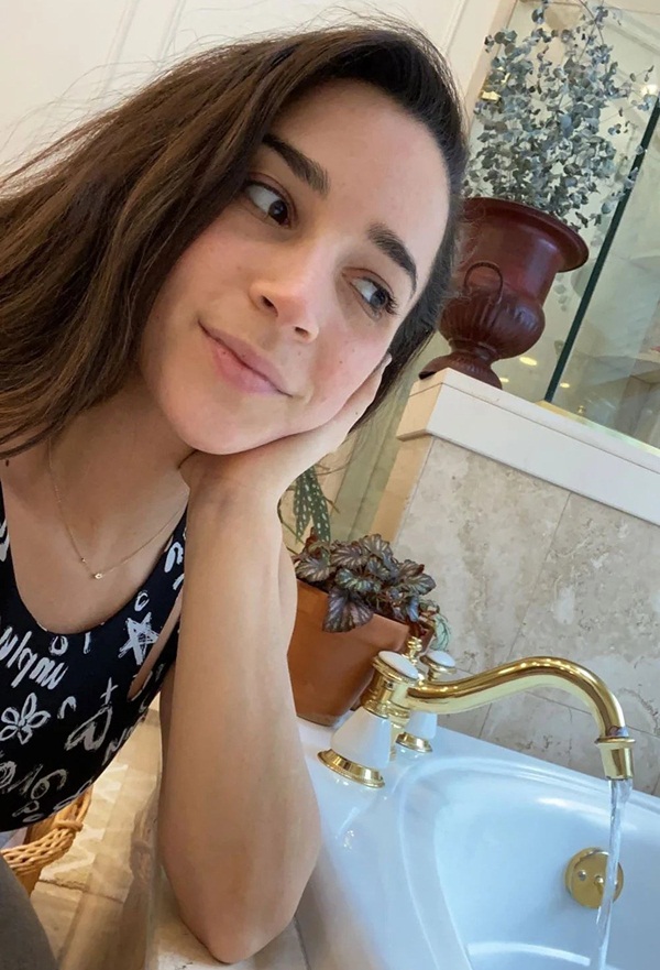 How Aly Raisman Looks With No-Makeup