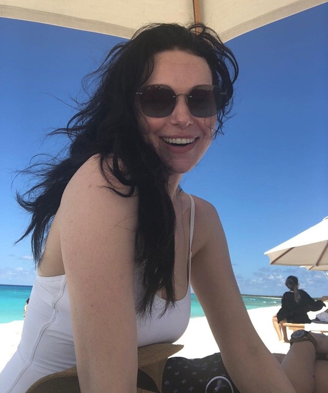 Laura Prepon With and Without Makeup