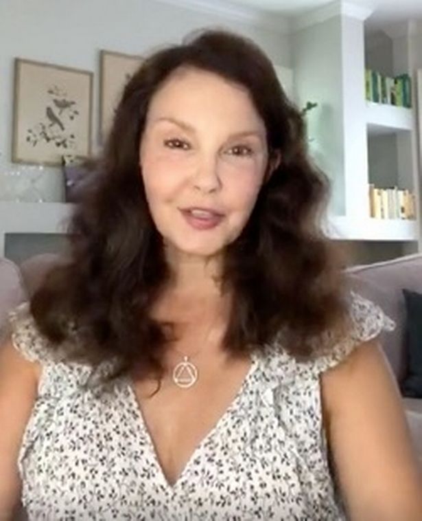 Ashley Judd With and Without Makeup