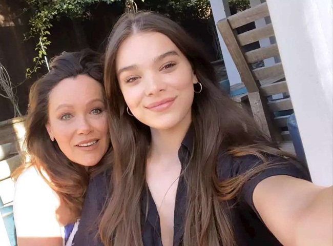 Hailee Steinfeld Face Without Makeup
