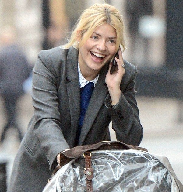 How Holly Willoughby Looks Makeup-free
