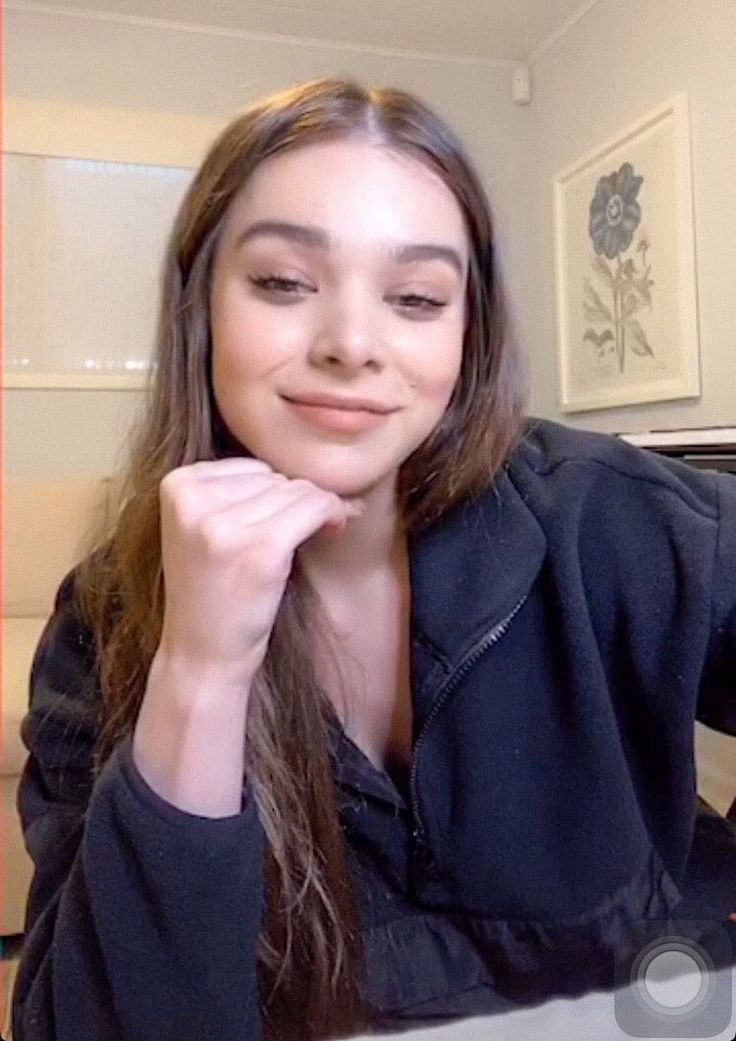 Pictures of Hailee Steinfeld Without Makeup