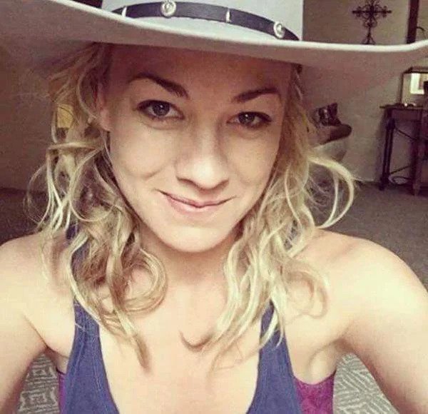 Pictures of Yvonne Strahovski With No-Makeup