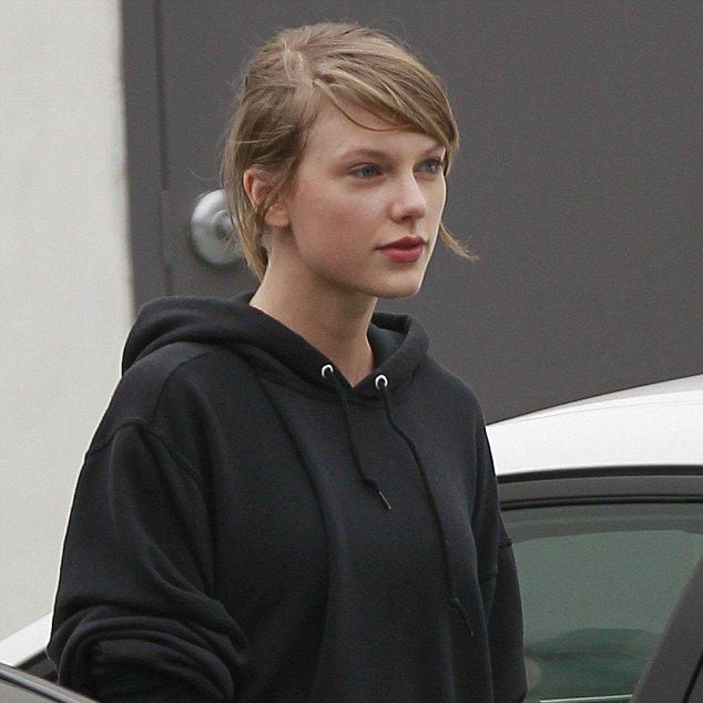 Taylor Swift Face Without Makeup