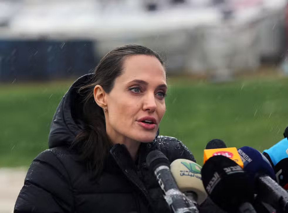 Angelina Jolie No-Makeup Routine