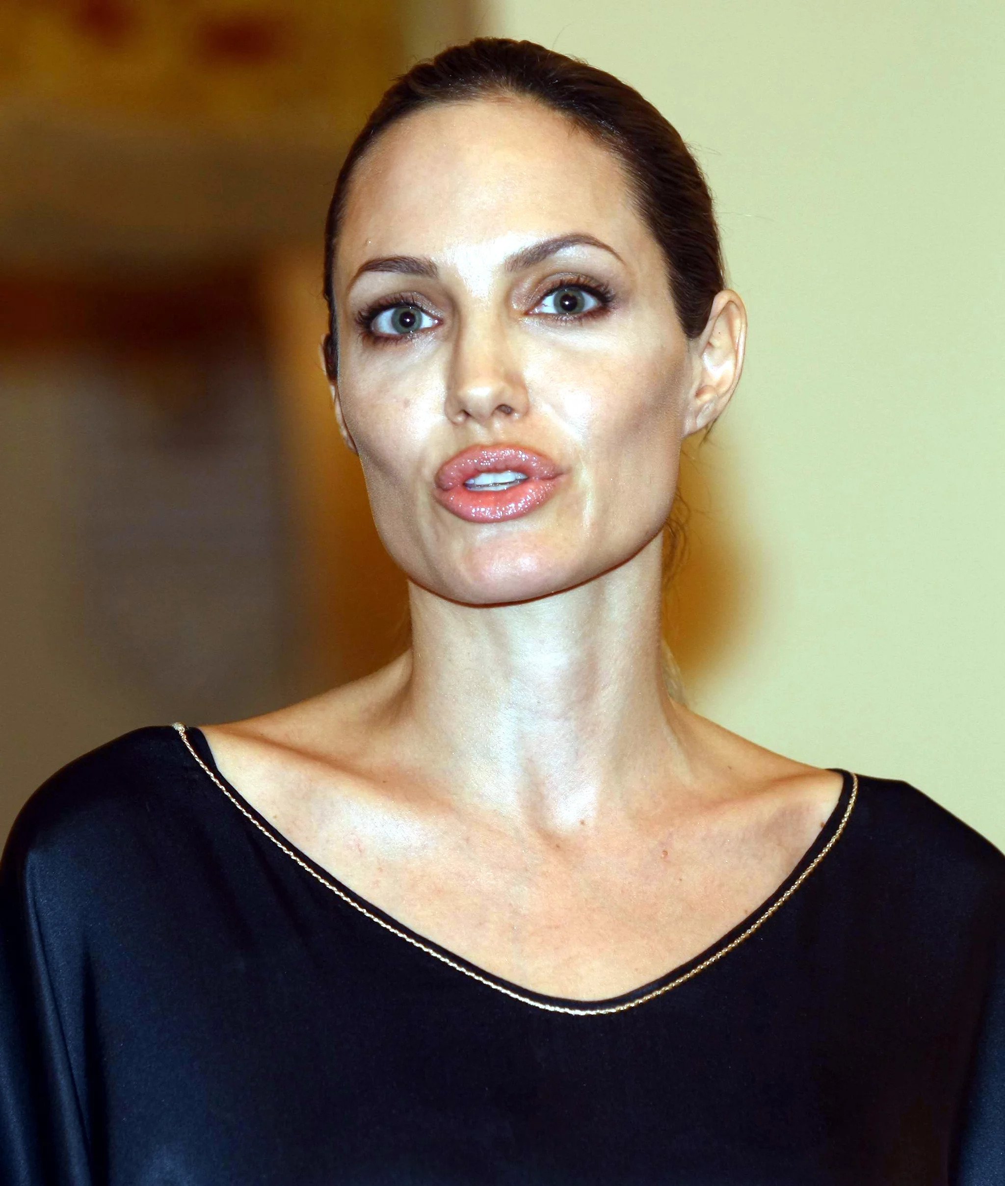 Angelina Jolie No Makeup Routine