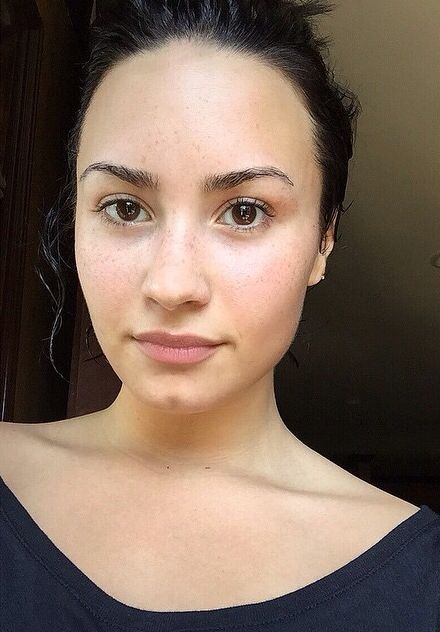 Demi Lovato No-Makeup Face