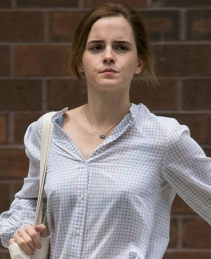 How Emma Watson Looks Naturally