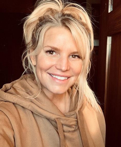 Jessica Simpson Natural Face and Hair