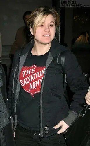 Kelly Clarkson Makeup-Free Pictures
