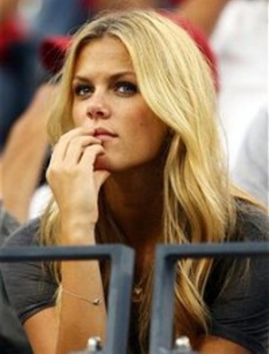 Model Brooklyn Decker With and Without Makeup