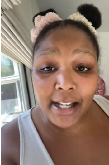 Singer Lizzo With No-Makeup